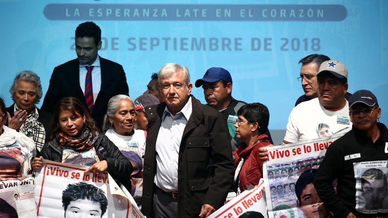 AMLO se compromete a encuentro con padres de los 43 normalistas ...