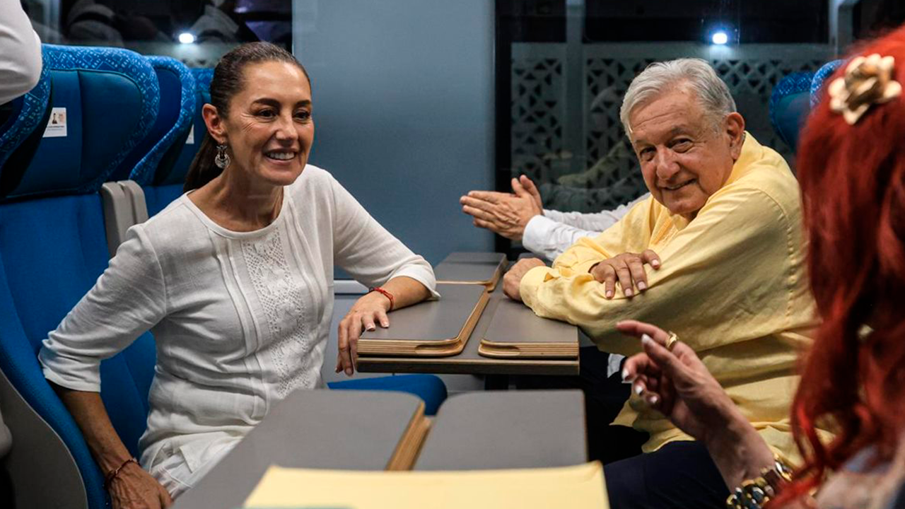 AMLO y Sheinbaum abordan el Tren Maya hacia Quintana Roo - Perspectiva ...